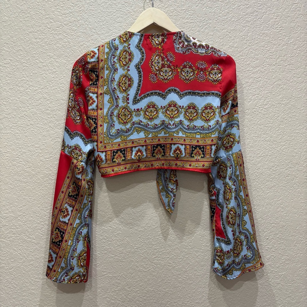 Nasty Gal Scarf Print Tie Front Long Bell Sleeve Crop Top Size 6 - Picture 6 of 7
